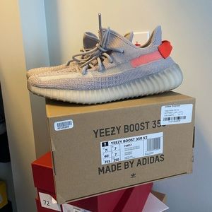 Yeezy boost 350 V2 tail light